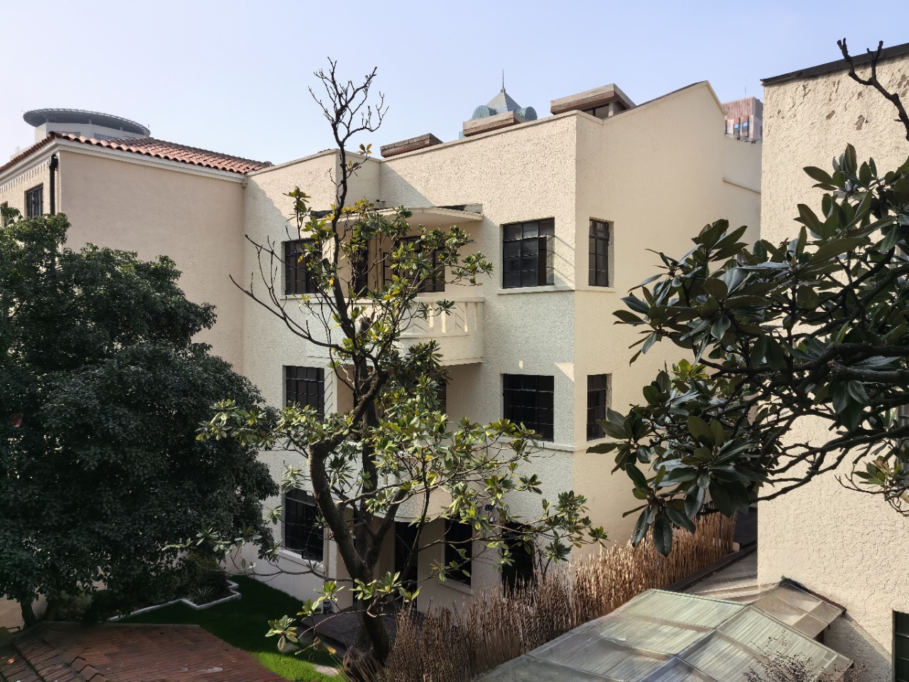 長(zhǎng)樂(lè)路四層整棟花園洋房,帶花園配獨(dú)立車(chē)庫(kù),已安裝電梯